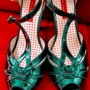 B.A.I.T glass emerald Lacey heel size 10